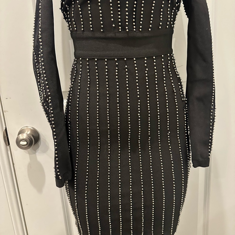 Black Bodycon Dress with Bishop Sleeves and Crew Neck